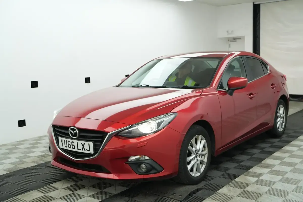 Used Mazda 3 105 HP (77 kW) 2016 Red Sedan