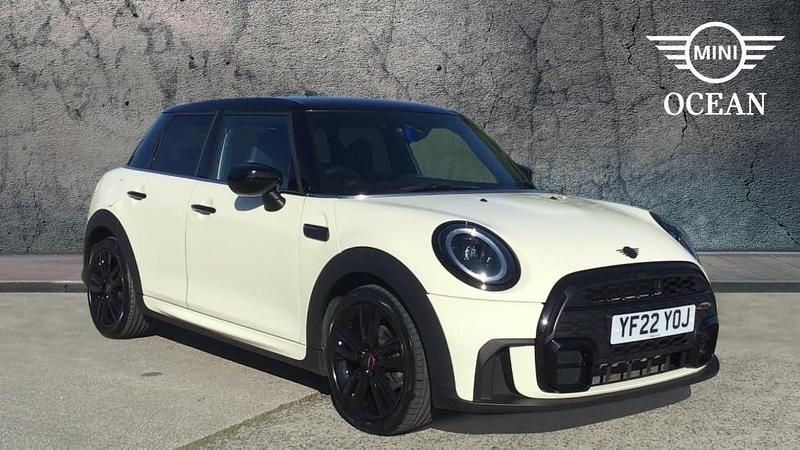 Used Mini Cooper Hatch 134 HP (98 kW) 2022 White Hatchback