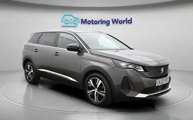 Usado Peugeot 5008 GT 131 HP (96 kW) 2022 Cinzento SUV