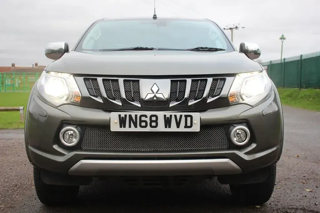 Used Mitsubishi L200 2018 Green Pickup