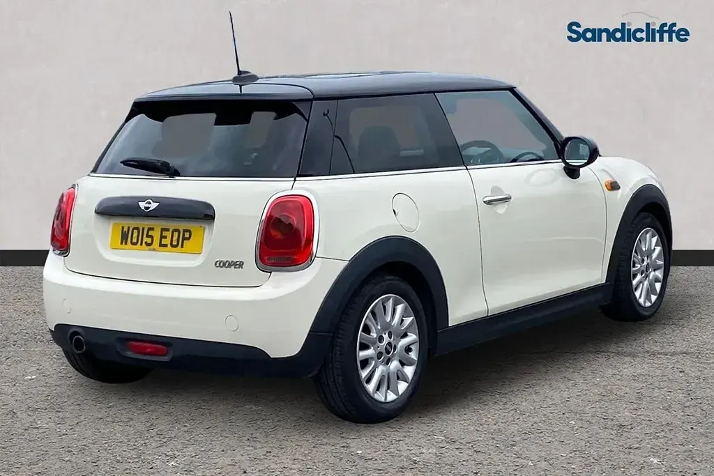 Gebraucht Mini Cooper Hatch 136 PS (100 kW) 2018 Weiß Kleinwagen