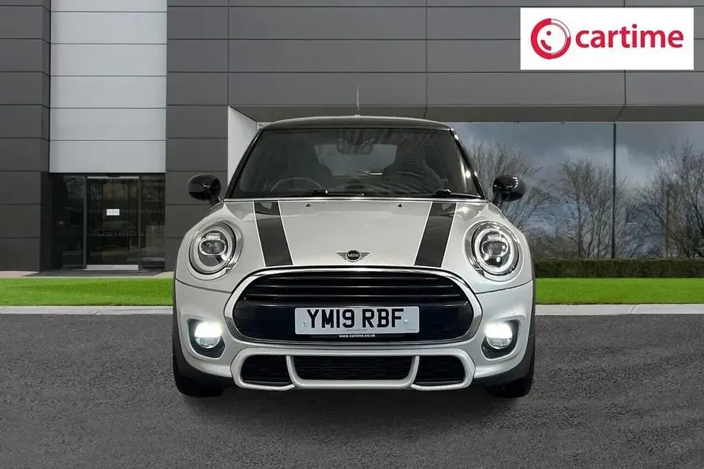 Usado Mini Cooper Hatch 136 HP (100 kW) 2019 Prateado Citadino