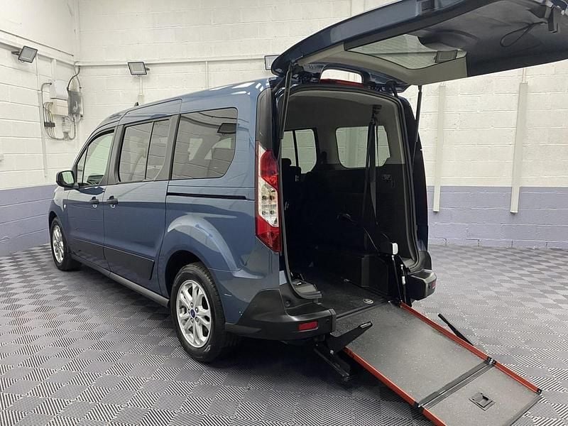 Used Ford Grand Tourneo Connect Zetec 100 HP (73 kW) 2022 Blue MPV