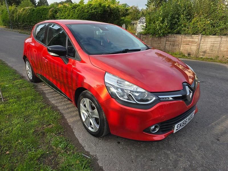 Used Renault Clio IV Dynamique 2016 Red Hatchback