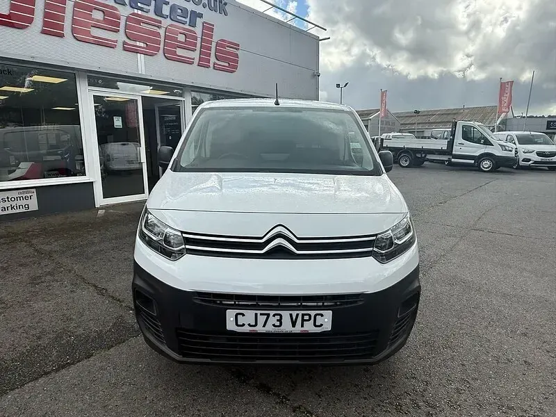 Used Citroën Berlingo 99 HP (72 kW) 2023 Icy white MPV