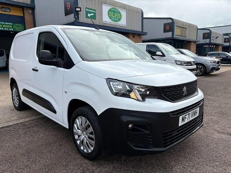 White Used 2021 Peugeot Partner Premium Van | £9,850 (Fair price) - Image 1/4