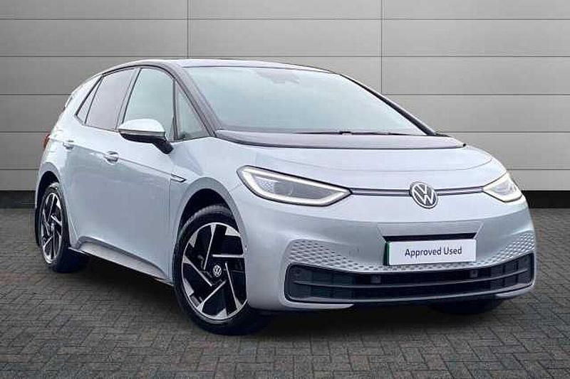 Scale silver with black roof Used 2023 VW ID.3 Pro Hatchback | £20,350 (Fair price) - Image 1/4