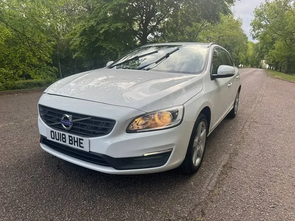 Used Volvo V60 148 HP (108 kW) 2018 White Estate