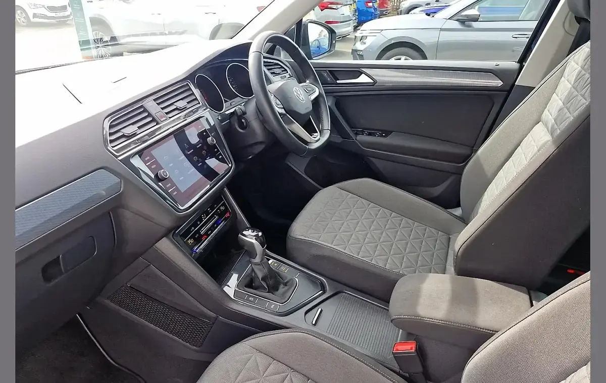 Usado VW Tiguan Life 150 CV (110 kW) 2022 Negro SUV