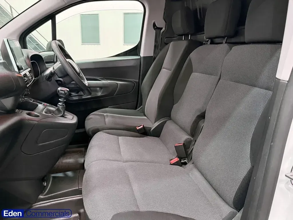 Used Citroën Berlingo 100 HP (73 kW) 2023 White MPV
