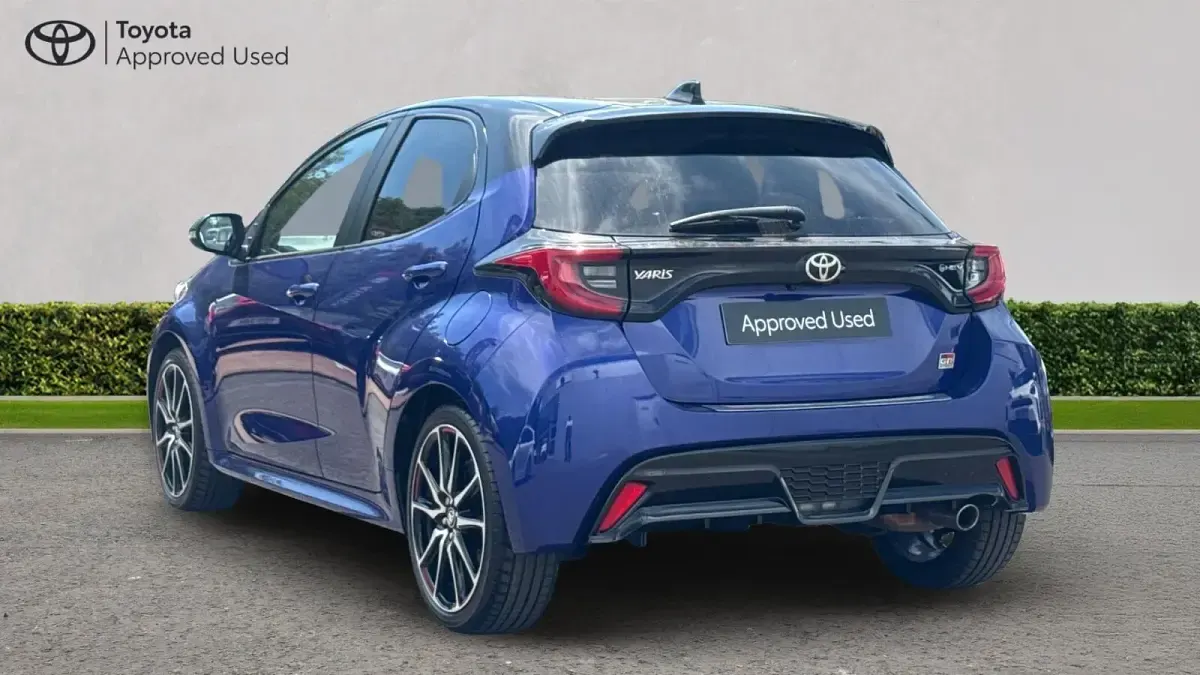 Used Toyota Yaris Sport 130 HP (95 kW) 2024 Juniper blue bitone Hatchback