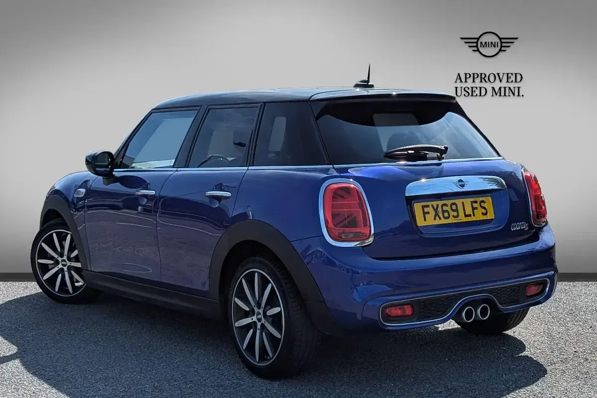 Used Mini Cooper S Exclusive 189 HP (139 kW) 2019 Blue Hatchback