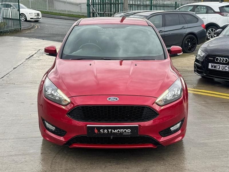 Used Ford Focus ST-Line 120 HP (88 kW) 2017 Red Hatchback