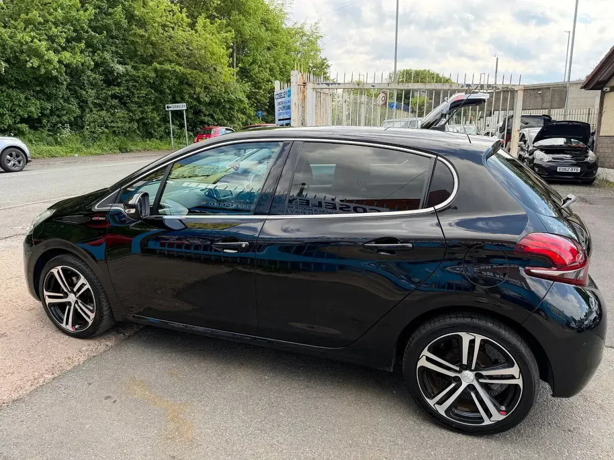 Used Peugeot 208 GT-line 2018 Black Hatchback