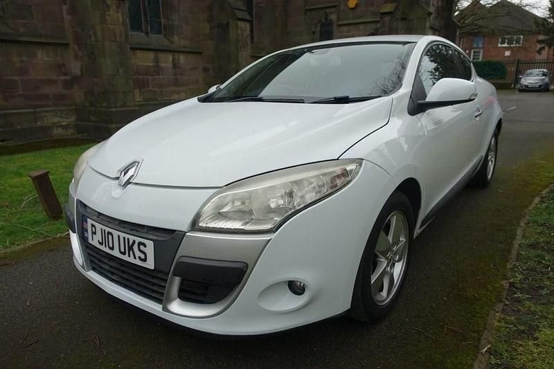 Used Renault Mégane Coupé Dynamique 106 HP (77 kW) 2010 White Coupe