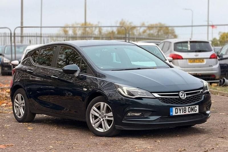 Used Vauxhall Astra 100 HP (73 kW) 2018 Green Hatchback