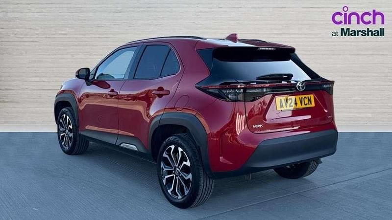 Used Toyota Yaris Cross Design 113 HP (83 kW) 2024 Red SUV