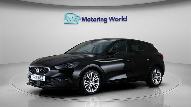 Used Seat Leon SE Dynamic 110 HP (80 kW) 2021 Black Hatchback