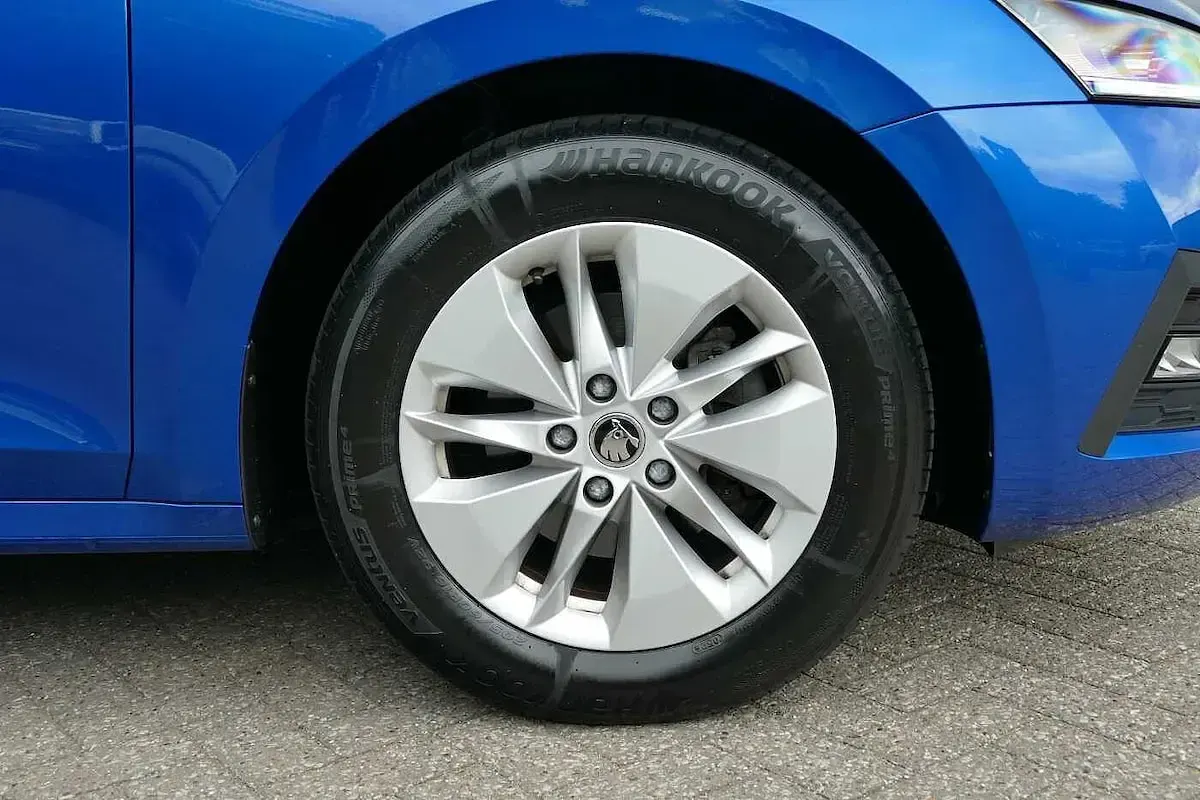 Used Skoda Octavia SE 110 HP (80 kW) 2024 Blue Estate