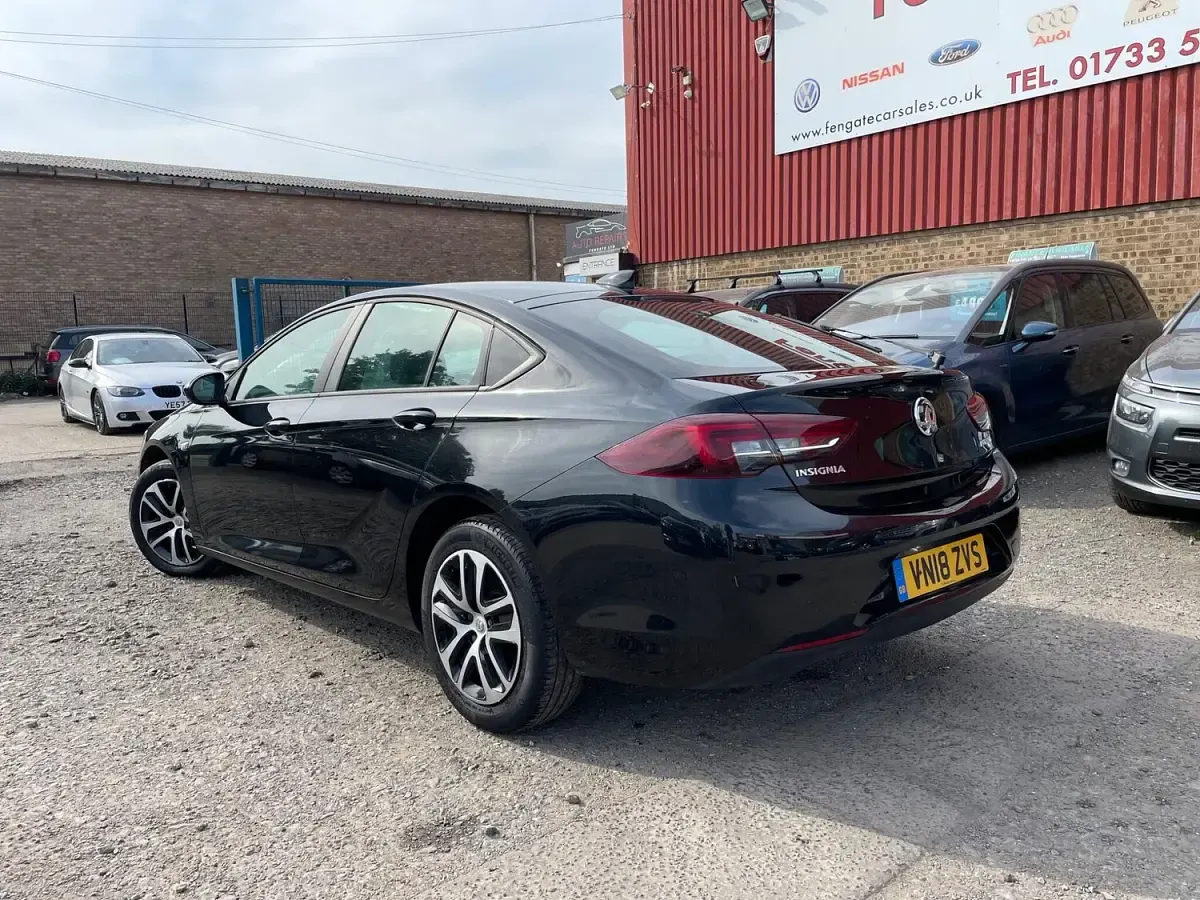 Used Vauxhall Insignia Design Edition 2018 Black Hatchback