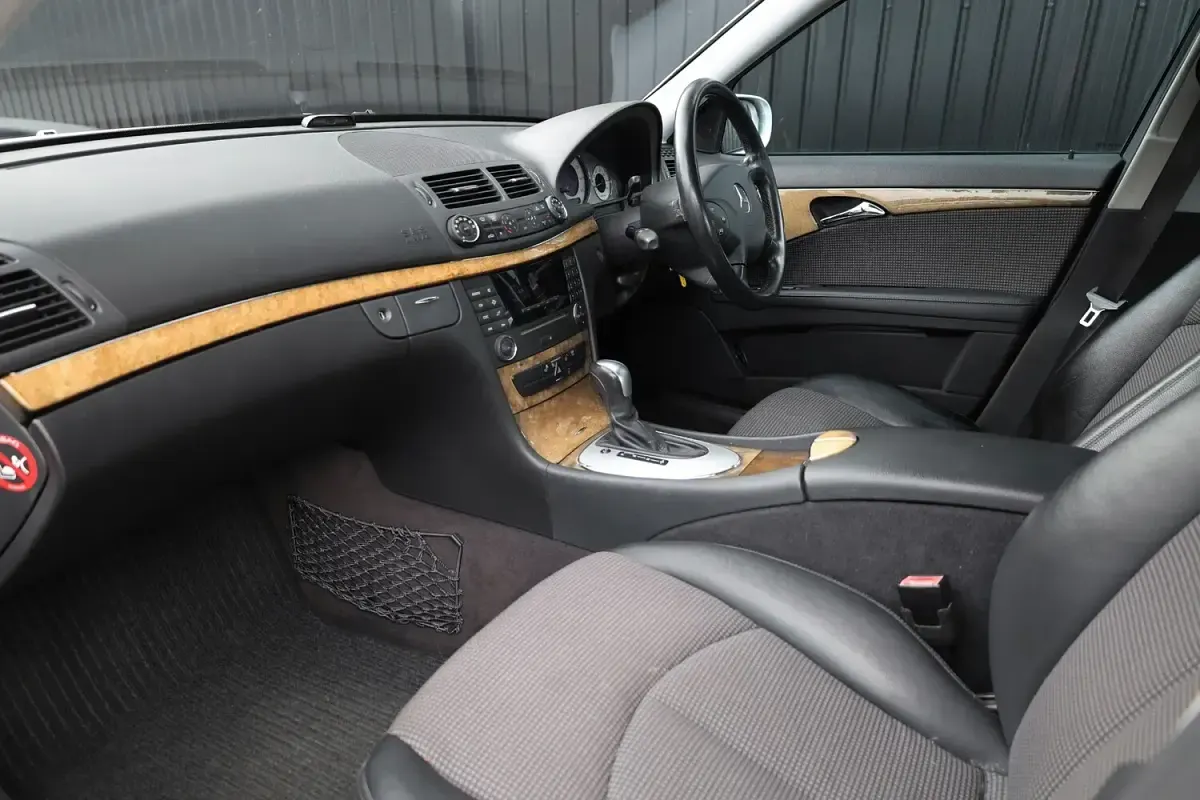 Used Mercedes E280 Avantgarde 228 HP (167 kW) 2006 Silver Sedan