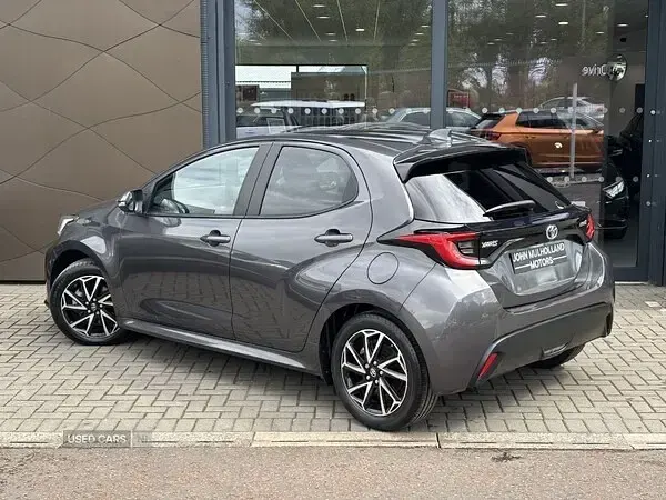 Used Toyota Yaris Hybrid Design 116 HP (85 kW) 2023 Grey Hatchback