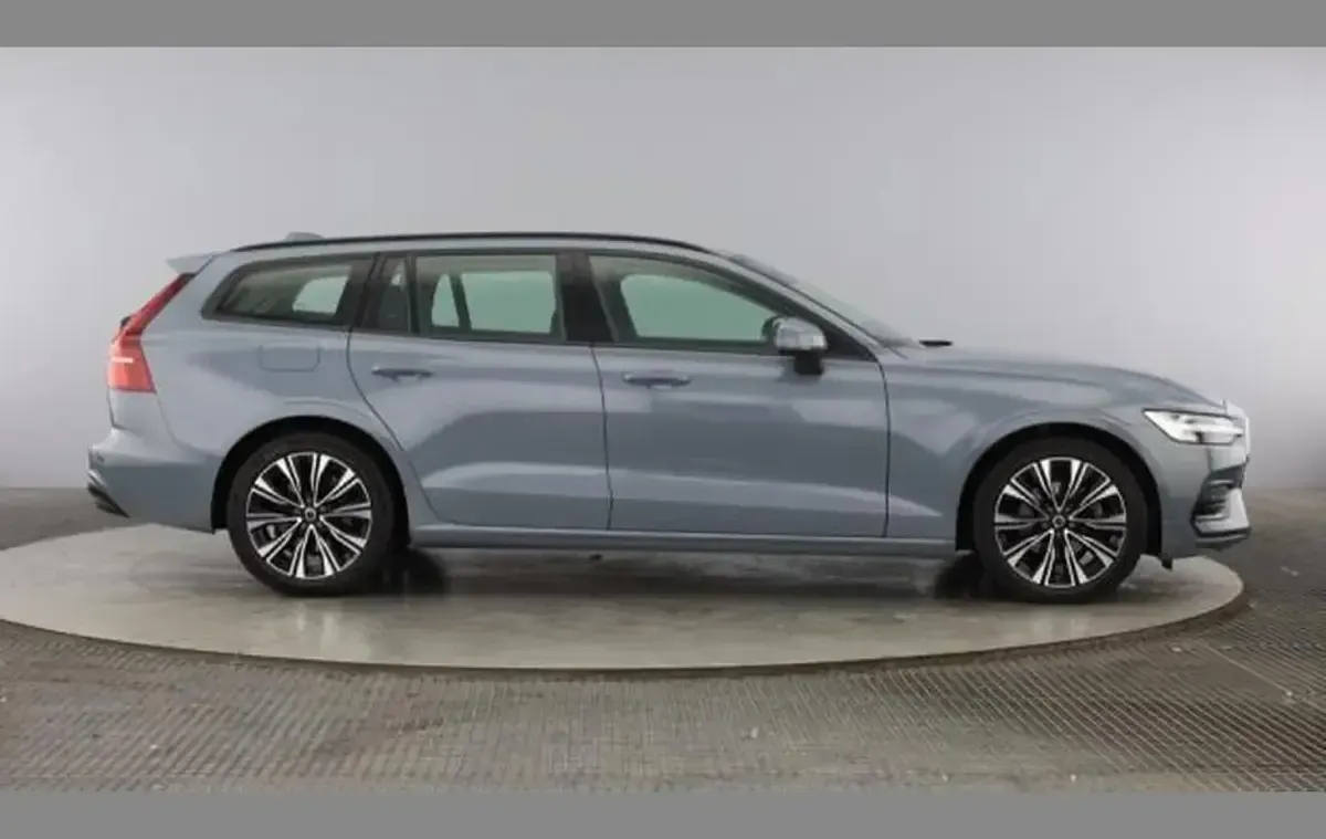 Used Volvo V60 Core 161 HP (118 kW) 2023 Grey Estate