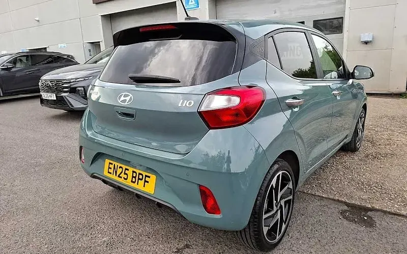 Used Hyundai i10 Premium 79 HP (58 kW) 2025 Green Hatchback