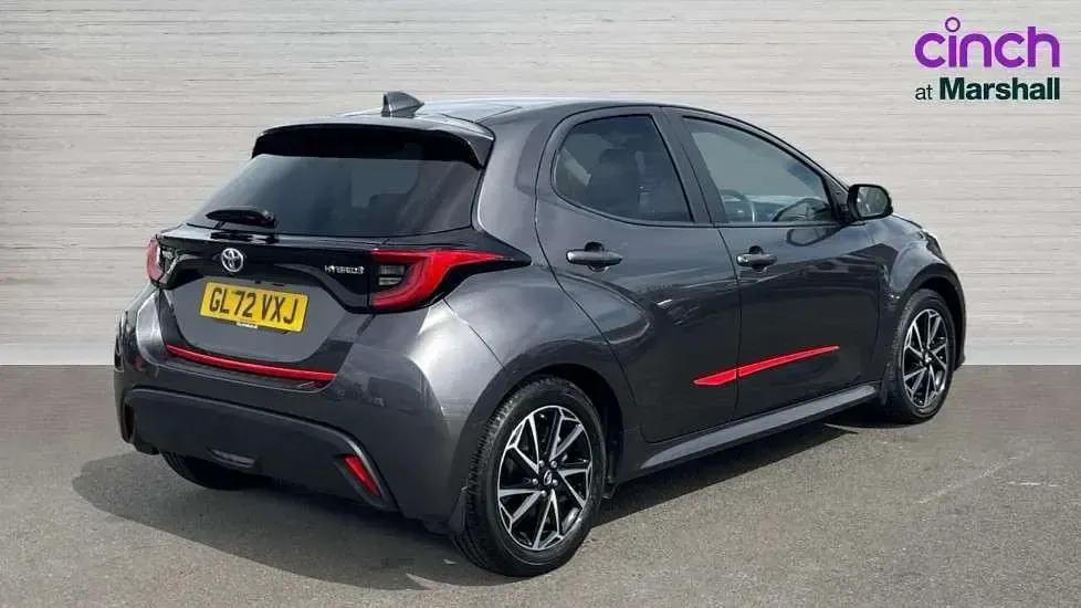 Second-hand Toyota Yaris Hybrid Design 113 CP (83 kW) 2022 Gri Hatchback