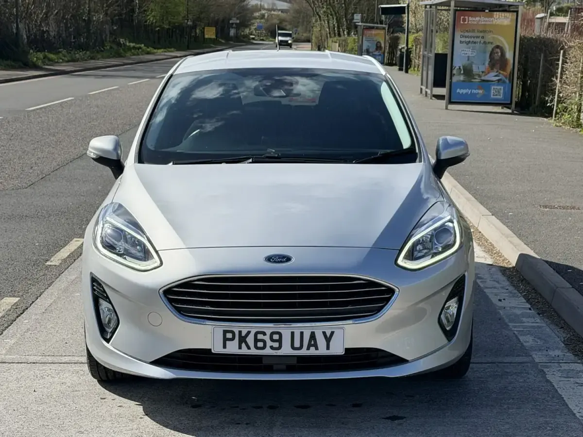 Begagnad Ford Fiesta Titanium 100 HK (73 kW) 2019 Silver Halvkombi
