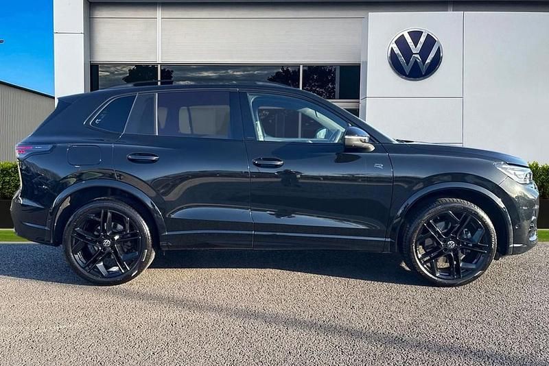 Used VW Tiguan R-line 150 HP (110 kW) 2025 Black SUV