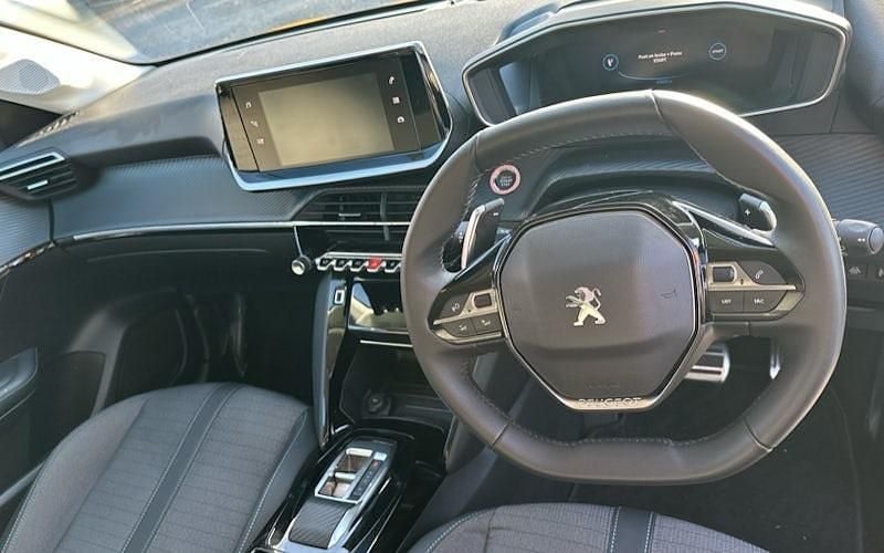 Used Peugeot 208 Allure+ 131 HP (96 kW) 2023 Yellow Hatchback