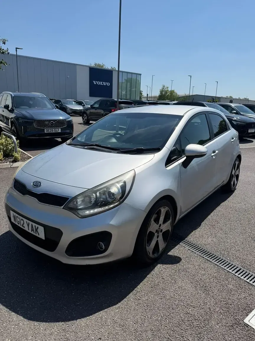 Used Kia Rio 90 HP (66 kW) 2012 Silver Hatchback