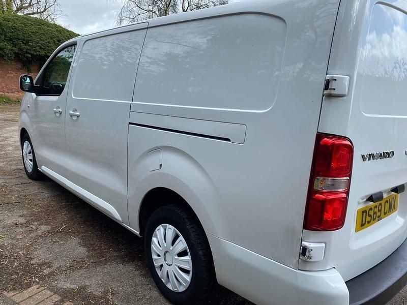 Used Vauxhall Vivaro Sportive 120 HP (88 kW) 2019 White MPV