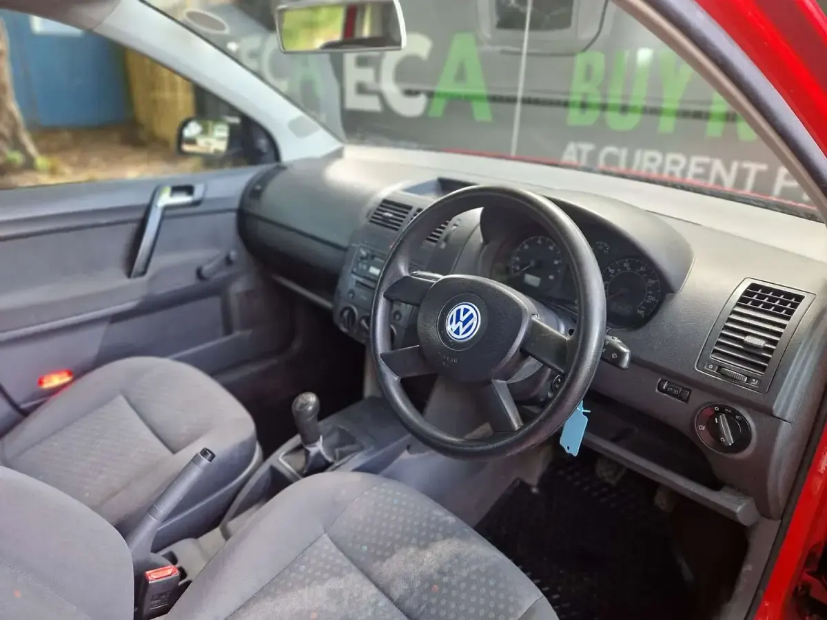 Used VW Polo 55 HP (40 kW) 2002 Red Hatchback