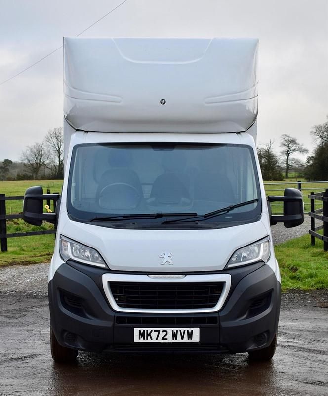 Used Peugeot Boxer Business-Line 140 HP (102 kW) 2022 White Van