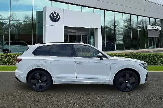 Used VW Touareg Black Edition 286 HP (210 kW) 2024 Pure white SUV