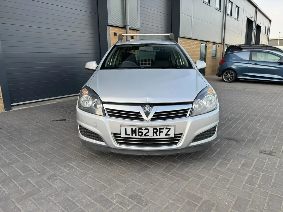 Used Vauxhall Astra Sportive 125 HP (91 kW) 2012 Silver Van