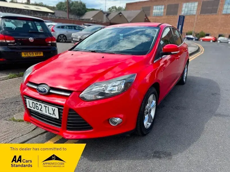 Used Ford Focus Zetec 125 HP (91 kW) 2013 Red