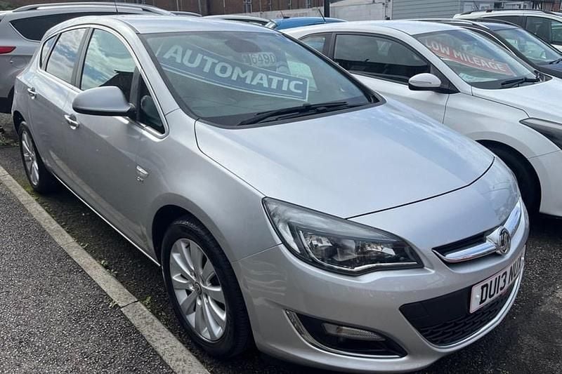 Silver Used 2013 Vauxhall Astra Hatchback | £6,490 (Expensive) - Image 1/1