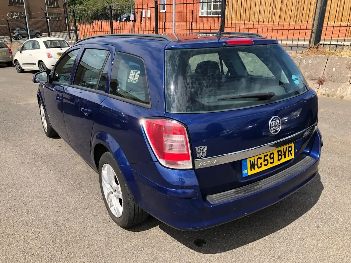Used Vauxhall Astra Club 138 HP (101 kW) 2009 Blue metallic Estate