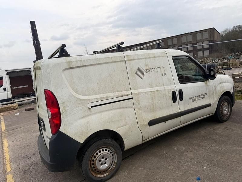 Used Vauxhall Combo 2015 White MPV