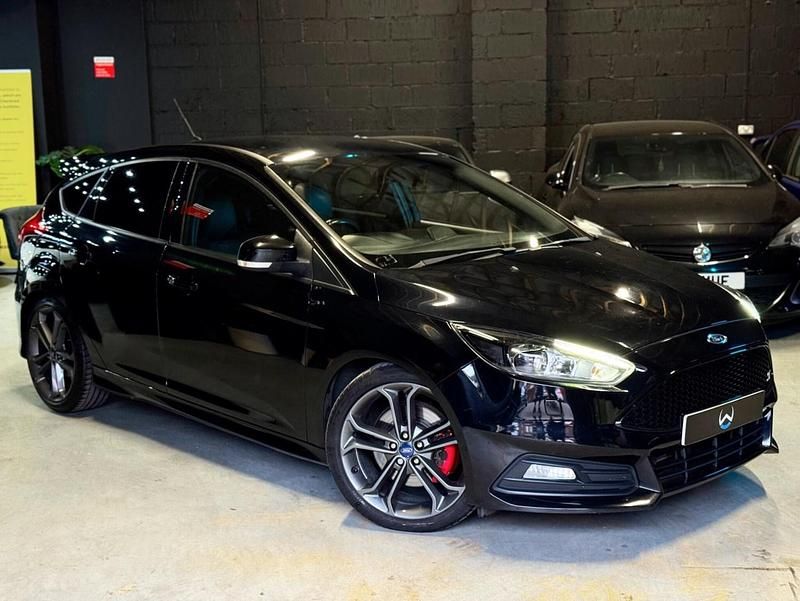 Used Ford Focus ST 185 HP (136 kW) 2016 Black Hatchback