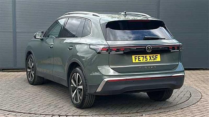 Used VW Tiguan Elegance 150 HP (110 kW) 2025 Green SUV