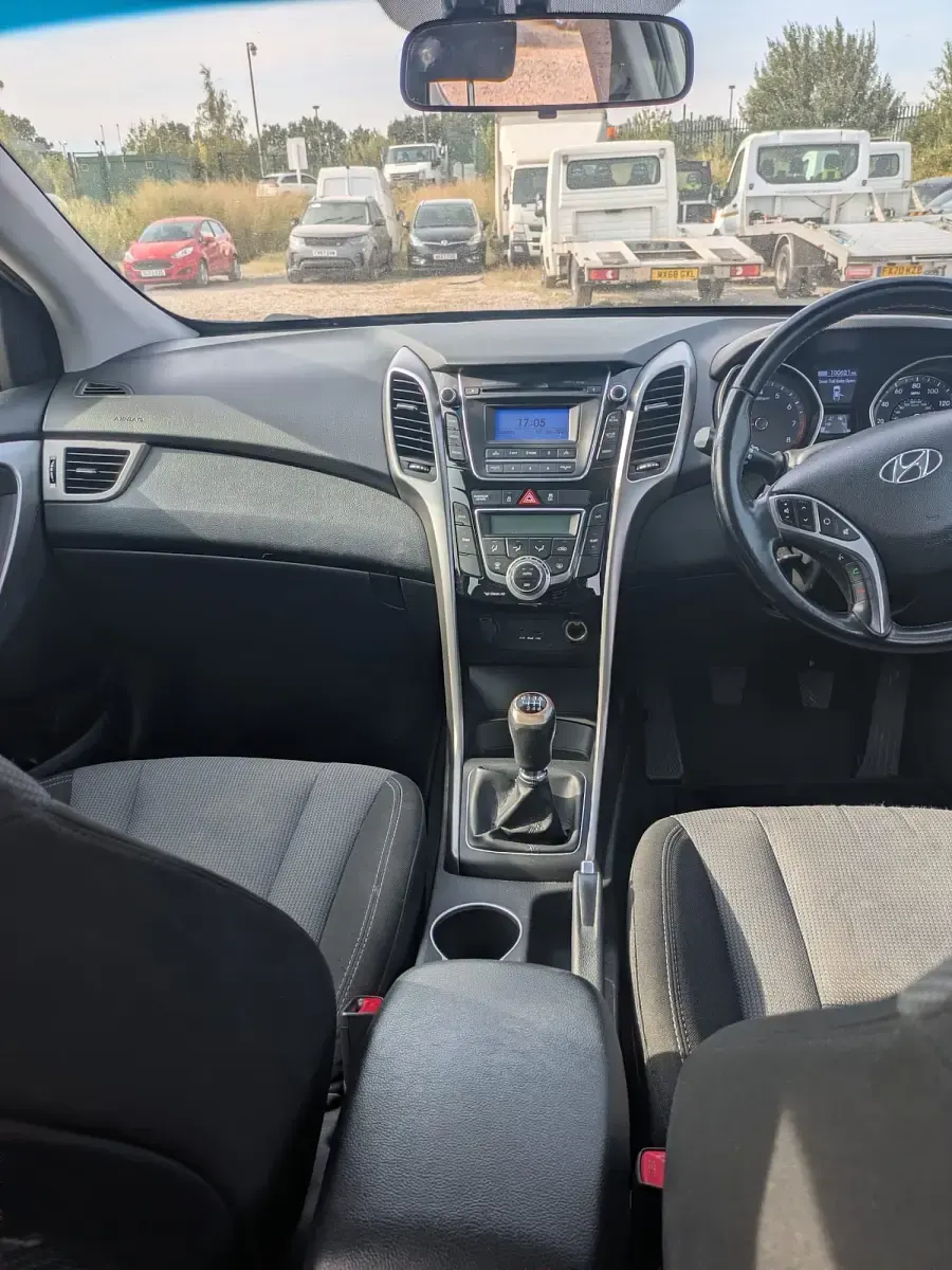 Used Hyundai i30 Edition 100 HP (73 kW) 2013 White Hatchback