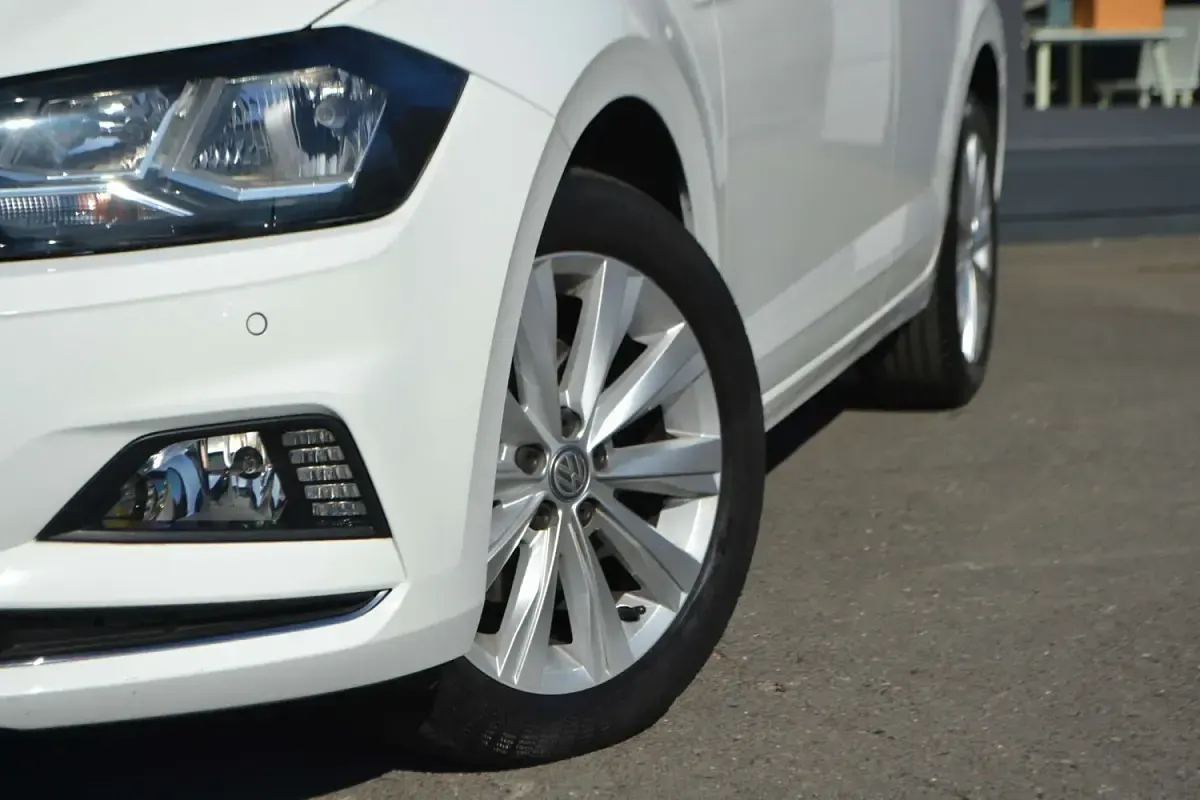 Used VW Polo SEL 115 HP (84 kW) 2018 White Hatchback