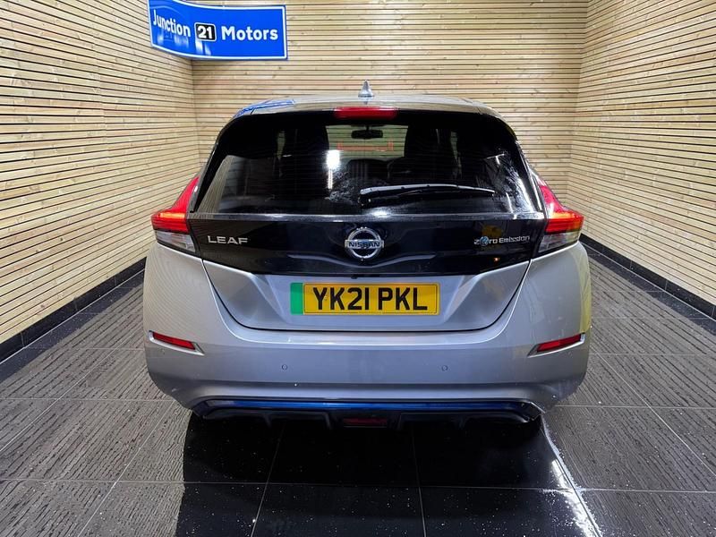 Used Nissan Leaf N-Connecta 110 kW (150 HP) 2021 Silver Hatchback