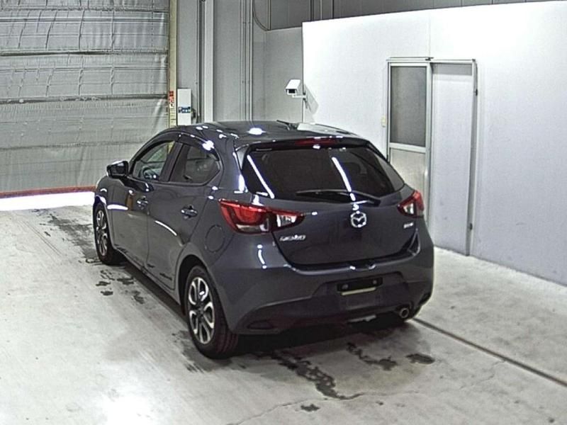 Begagnad Mazda Demio Touring 2015 Grå Halvkombi