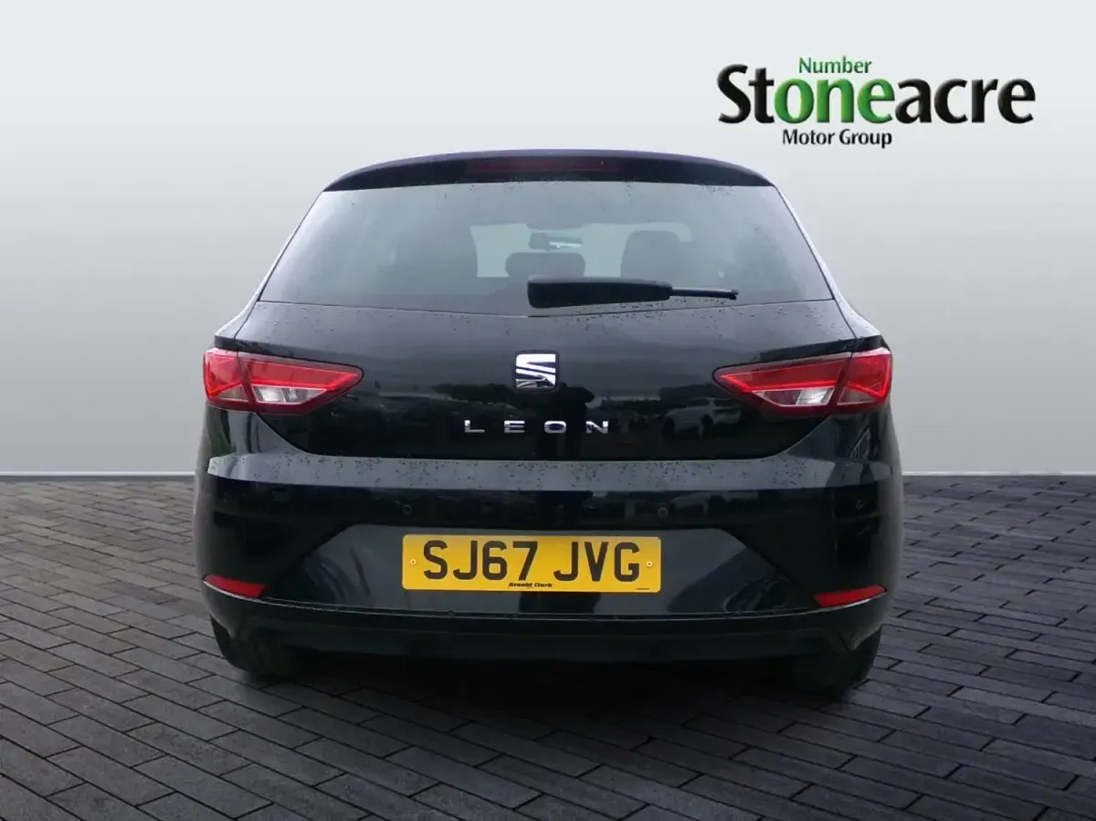 Begagnad Seat Leon SE Dynamic 113 HK (83 kW) 2017 Svart Halvkombi