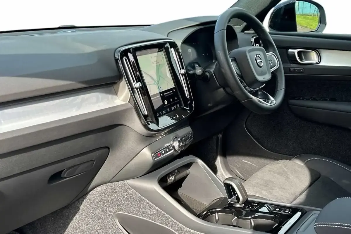 Used Volvo XC40 Plus 161 HP (118 kW) 2026 Black SUV